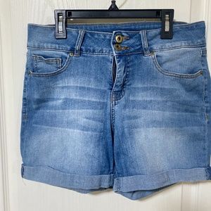 WOMENS DENIM SHORTS SIGNATURE STUDIO SIZE 12